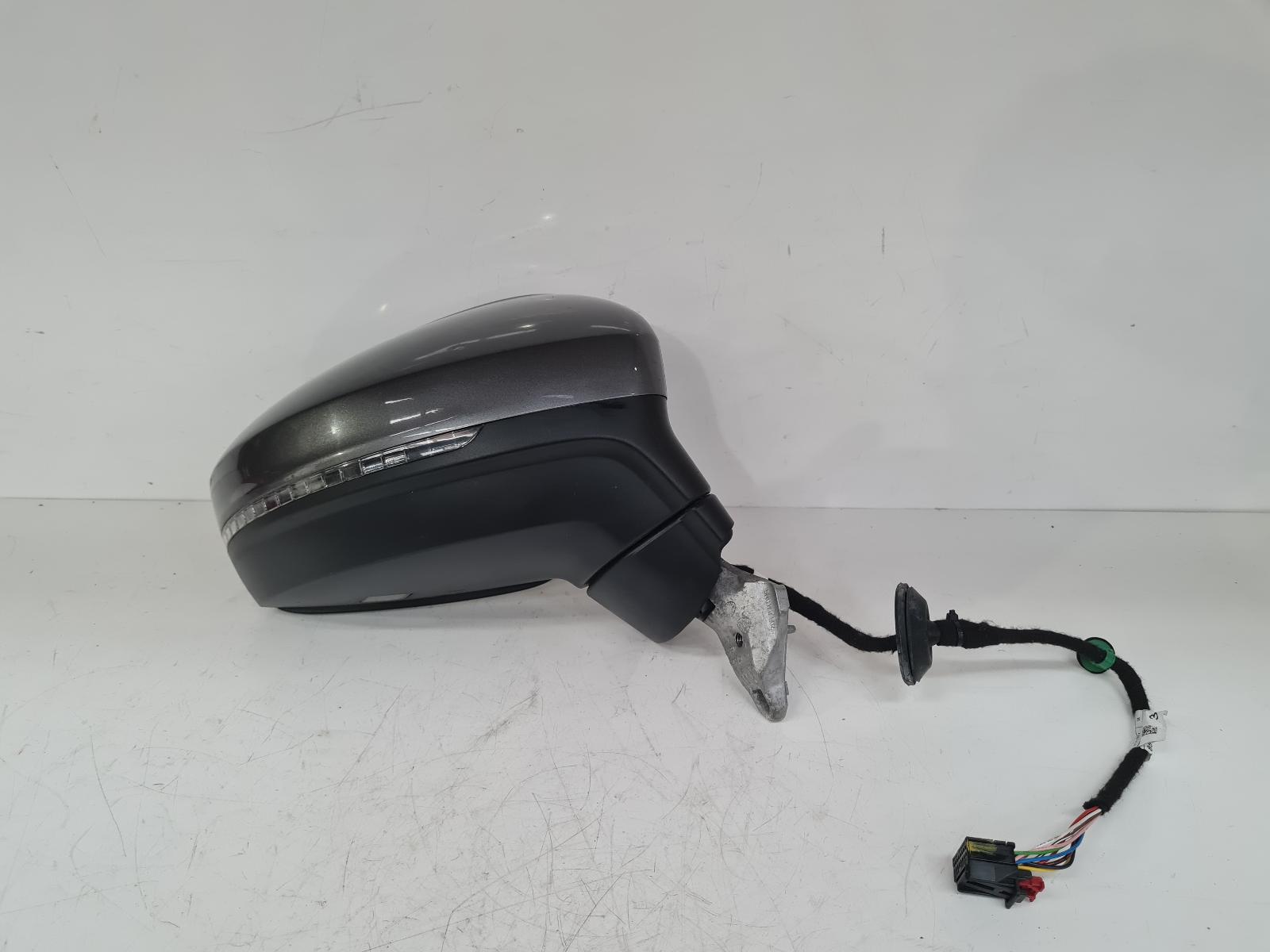 View Auto part R Door Mirror Volkswagen Tiguan 2017