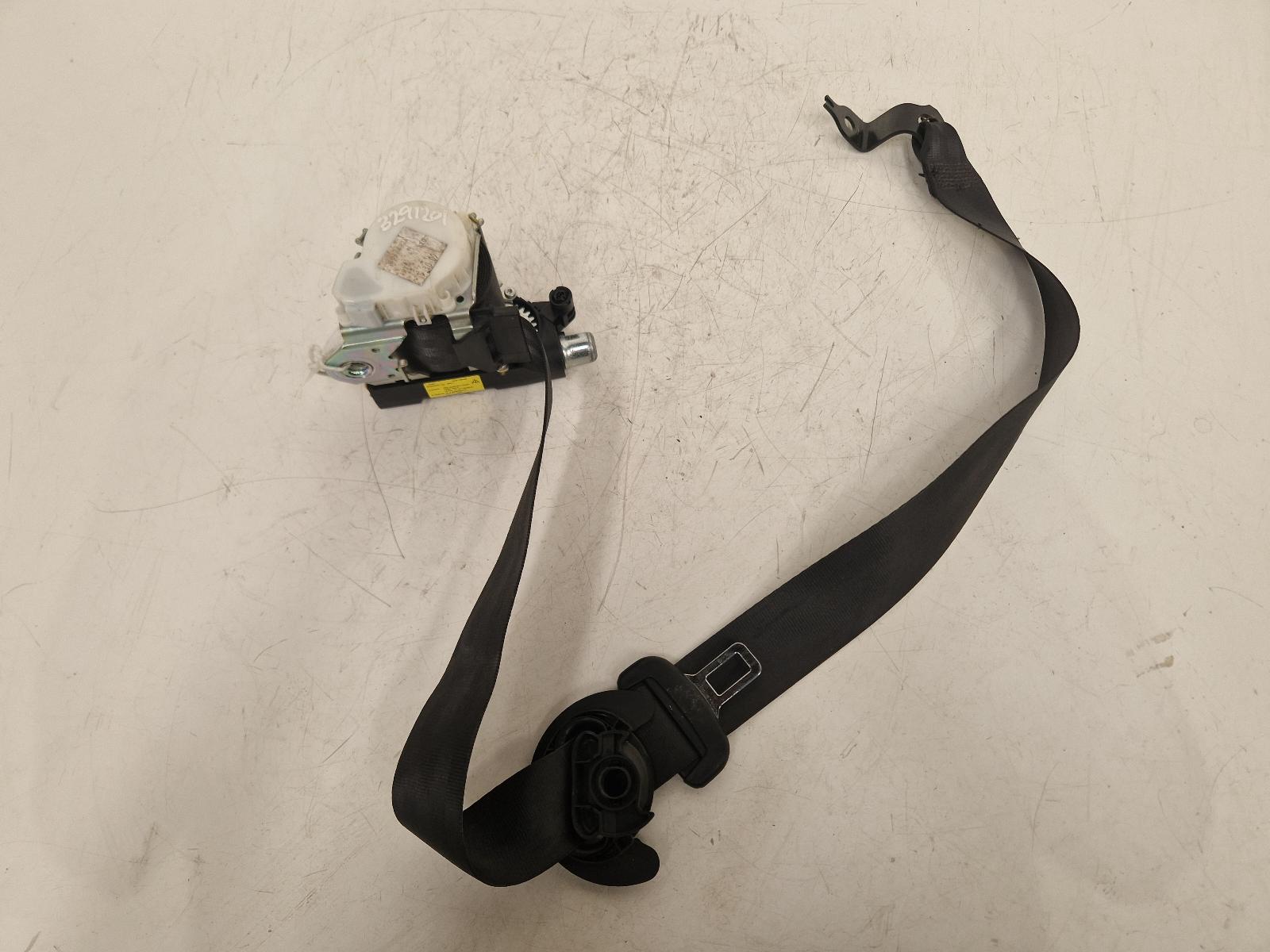 View Auto part Seat Belt Volkswagen Polo 2010