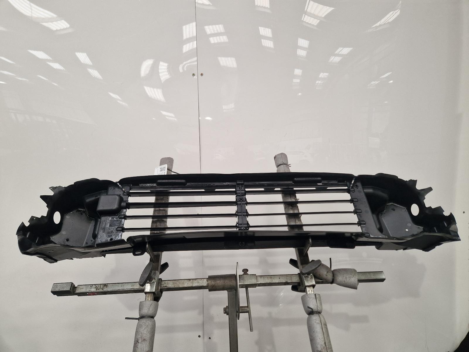 View Auto part Grille Land Rover Discovery Sport 2020
