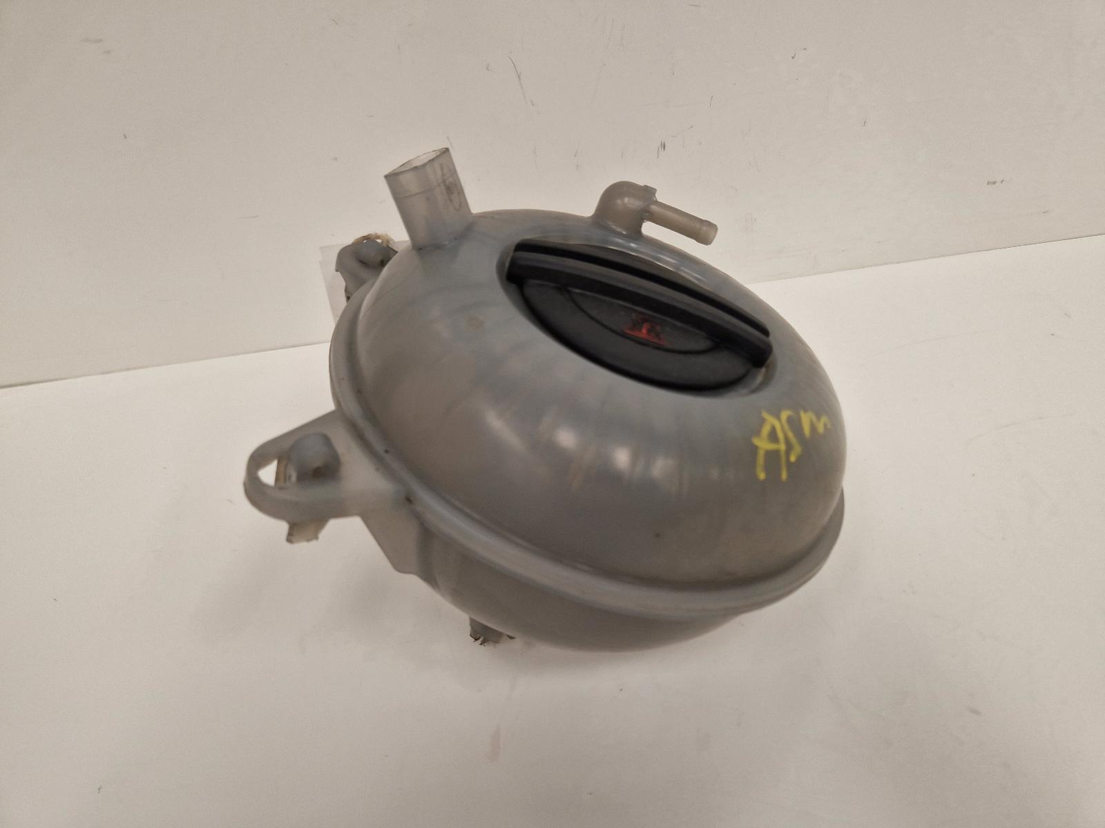View Auto part Overflow Bottle Volkswagen Golf 2017