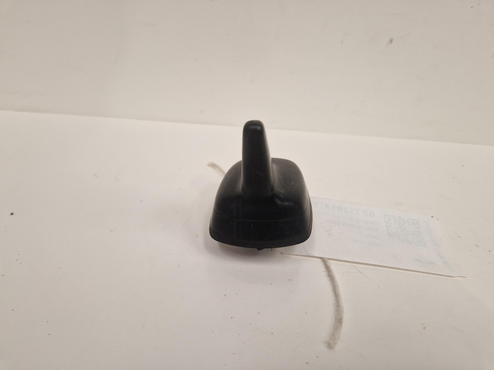 View Auto part Antenna Volkswagen Golf 2017