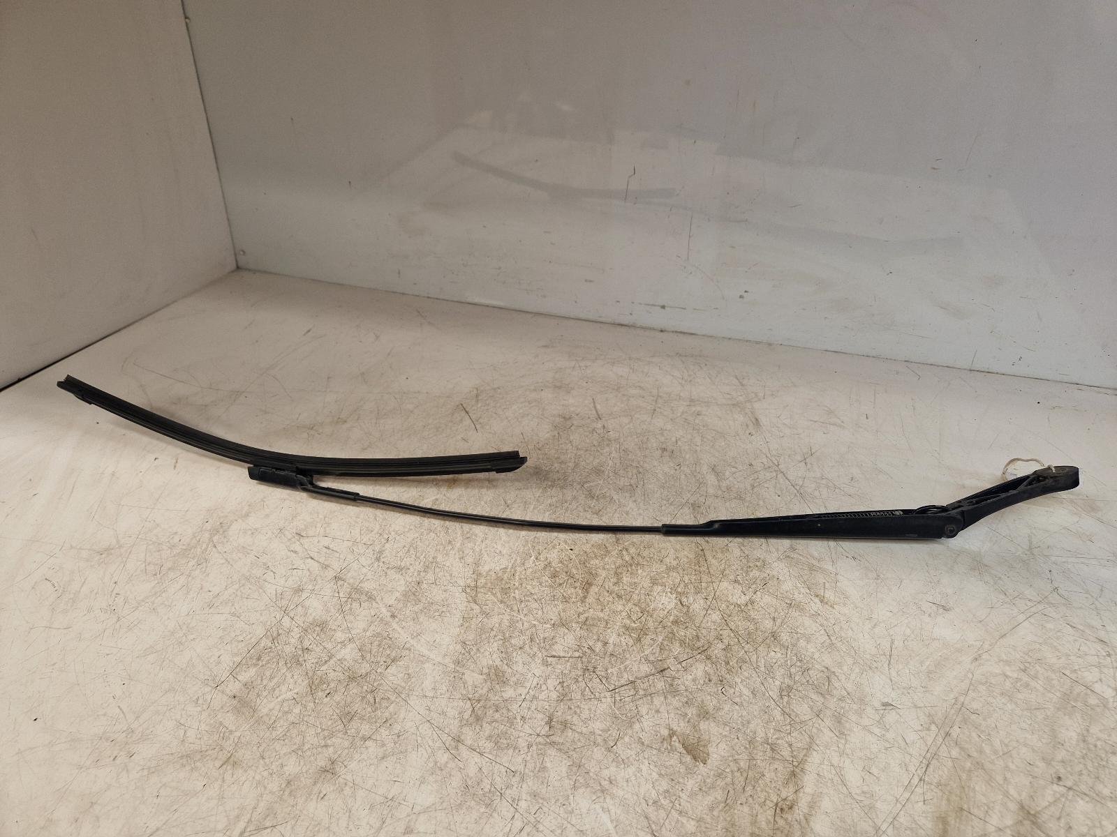 View Auto part Wiper Arm Volkswagen Golf 2017