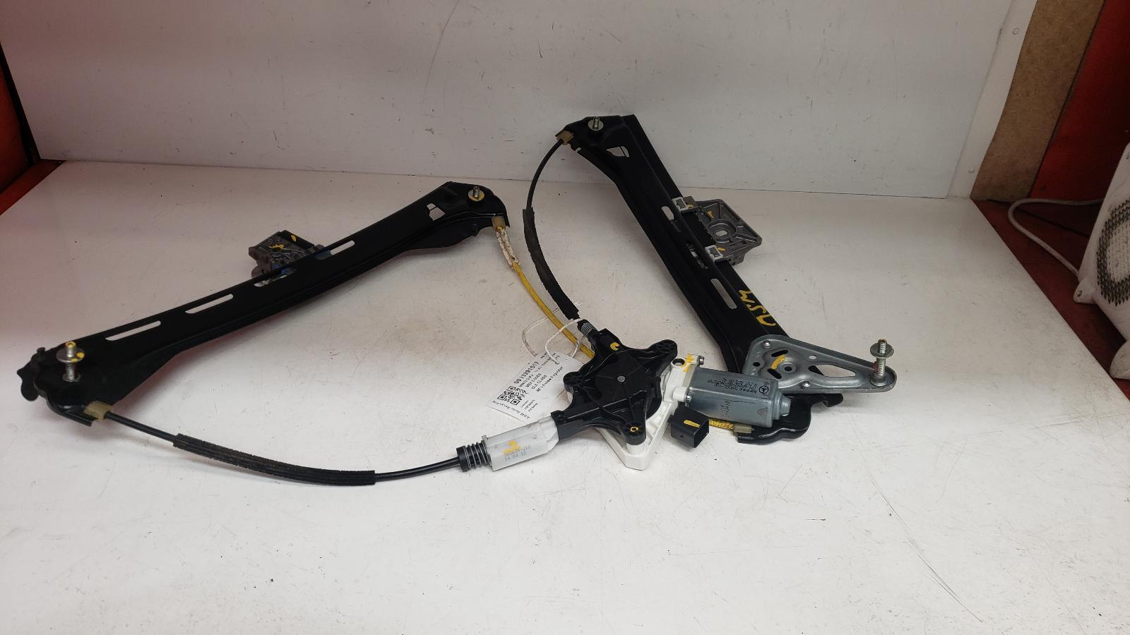 View Auto part RF Window Regulator Mercedes Cls Class 2013