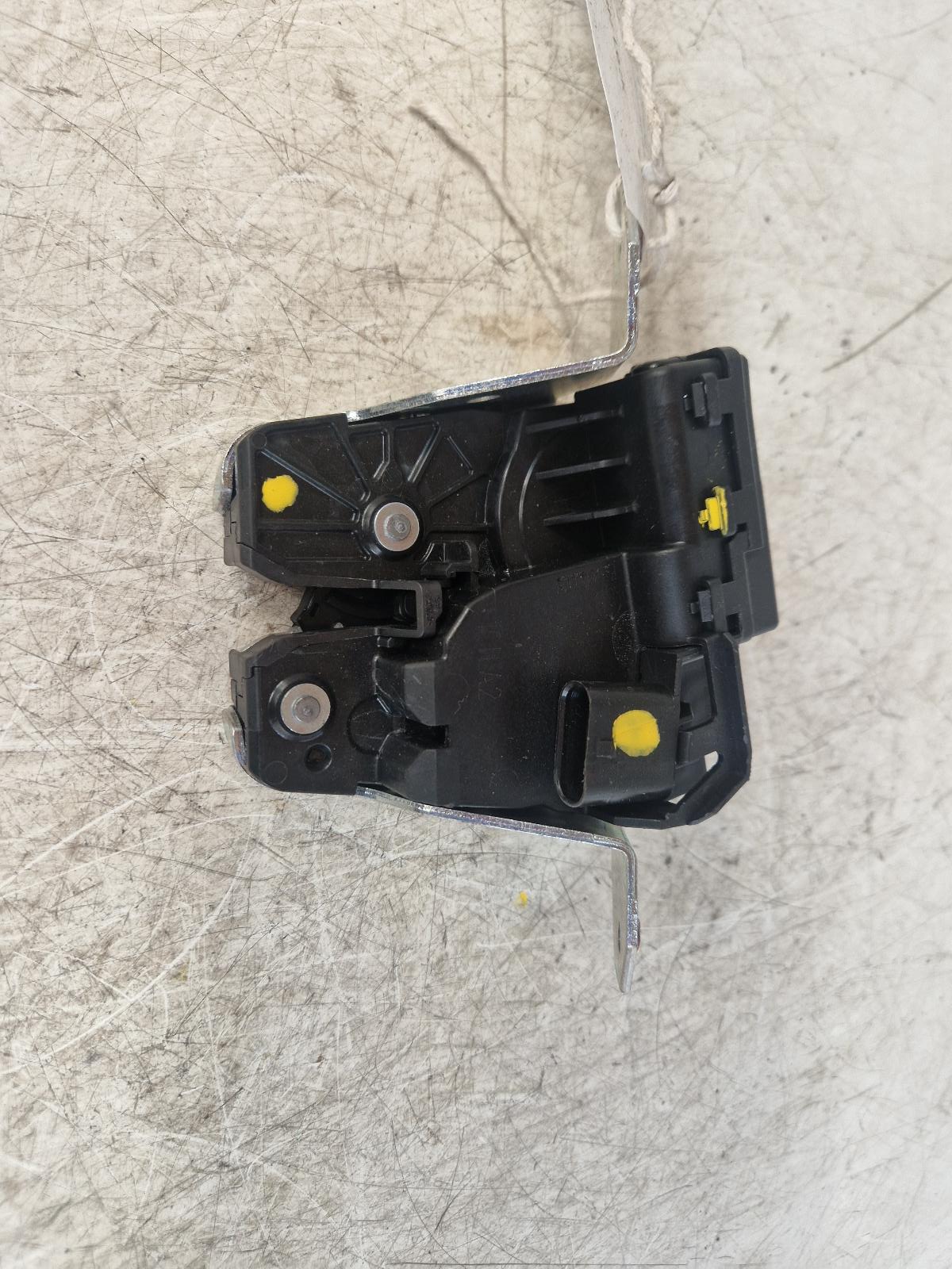 View Auto part Bootlid/Tailgate Lock Mercedes A Class 2023