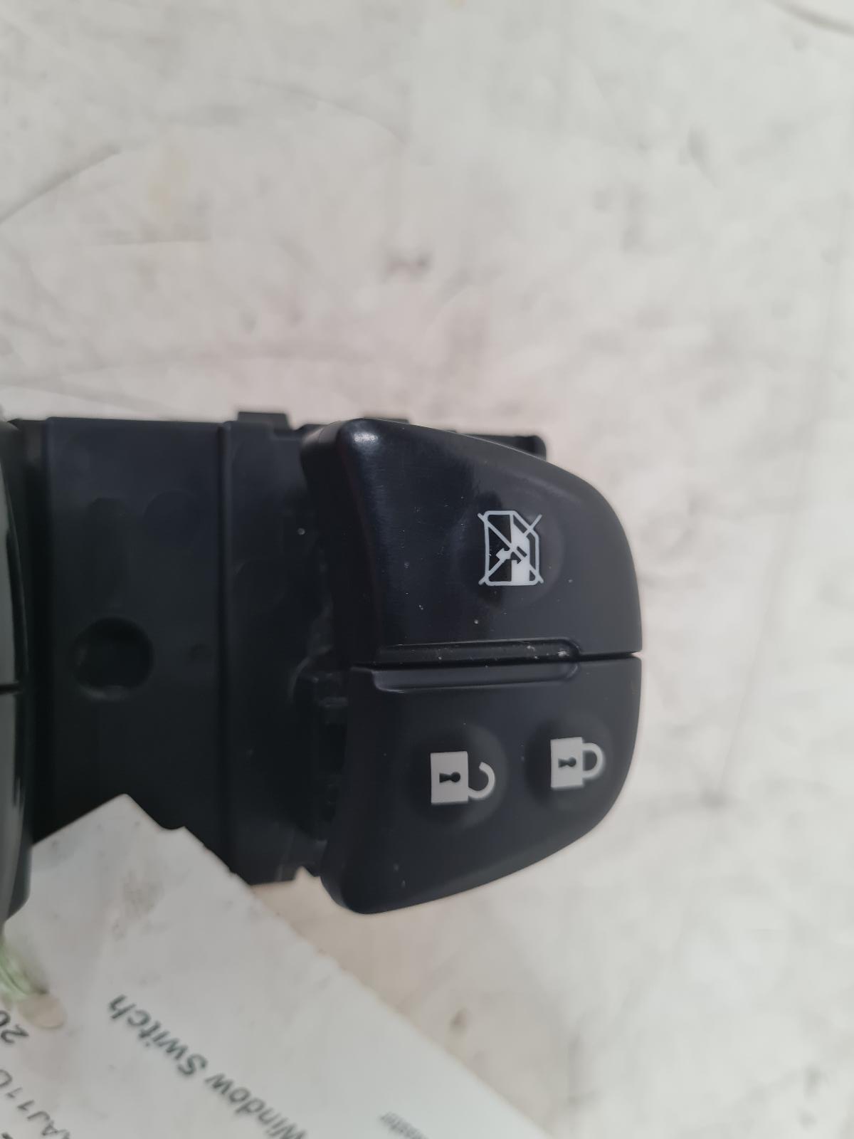 View Auto part Elect. Window Switch Nissan Qashqai 2015