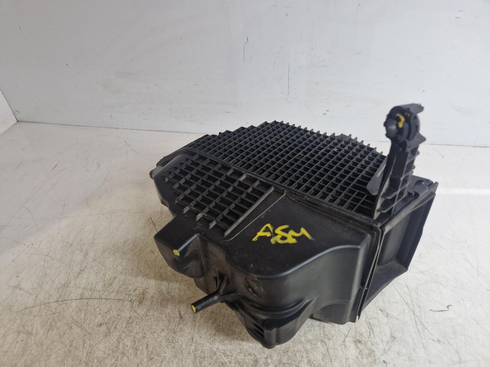 View Auto part Air Cleaner/Box Renault Clio 2017