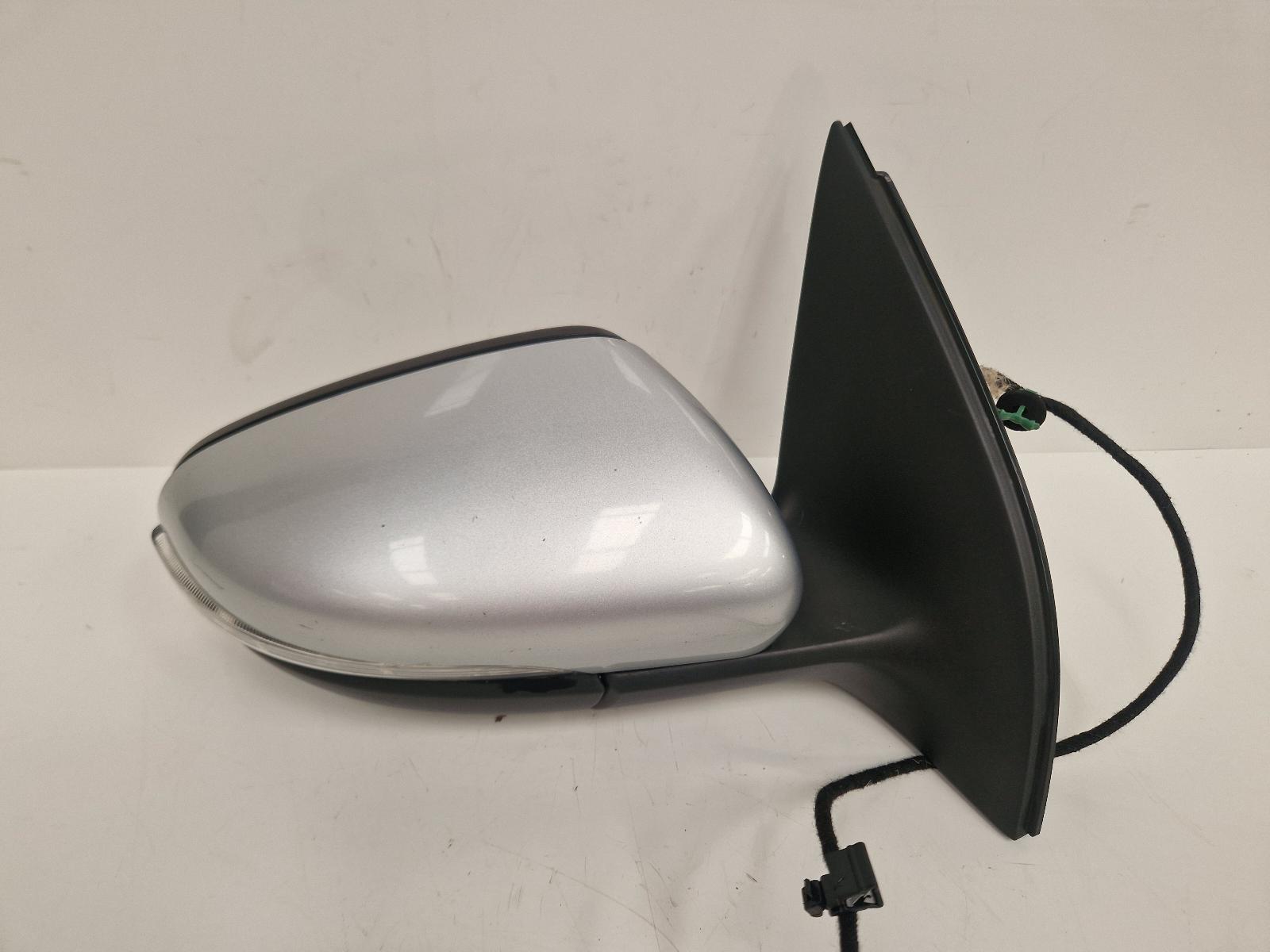 View Auto part R Door Mirror Volkswagen Golf 2009