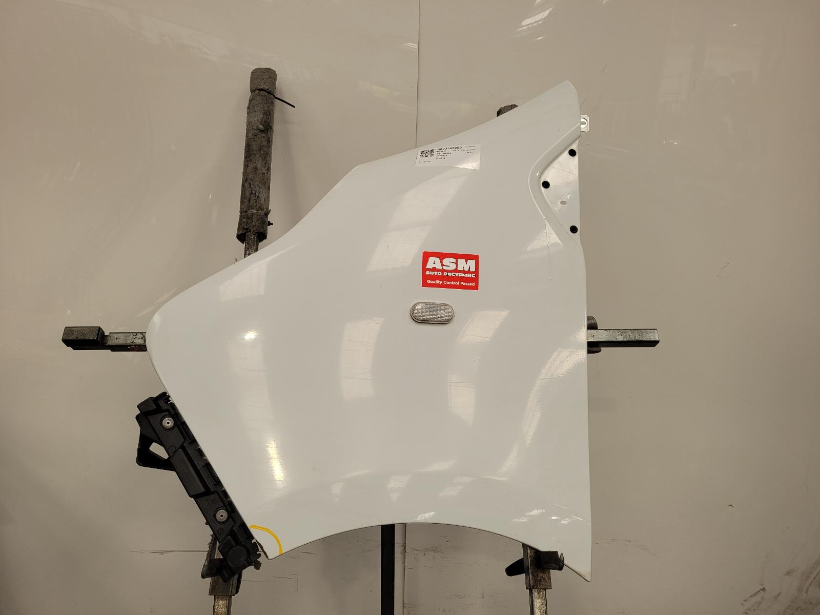 View Auto part L Wing Vauxhall Vivaro 2015