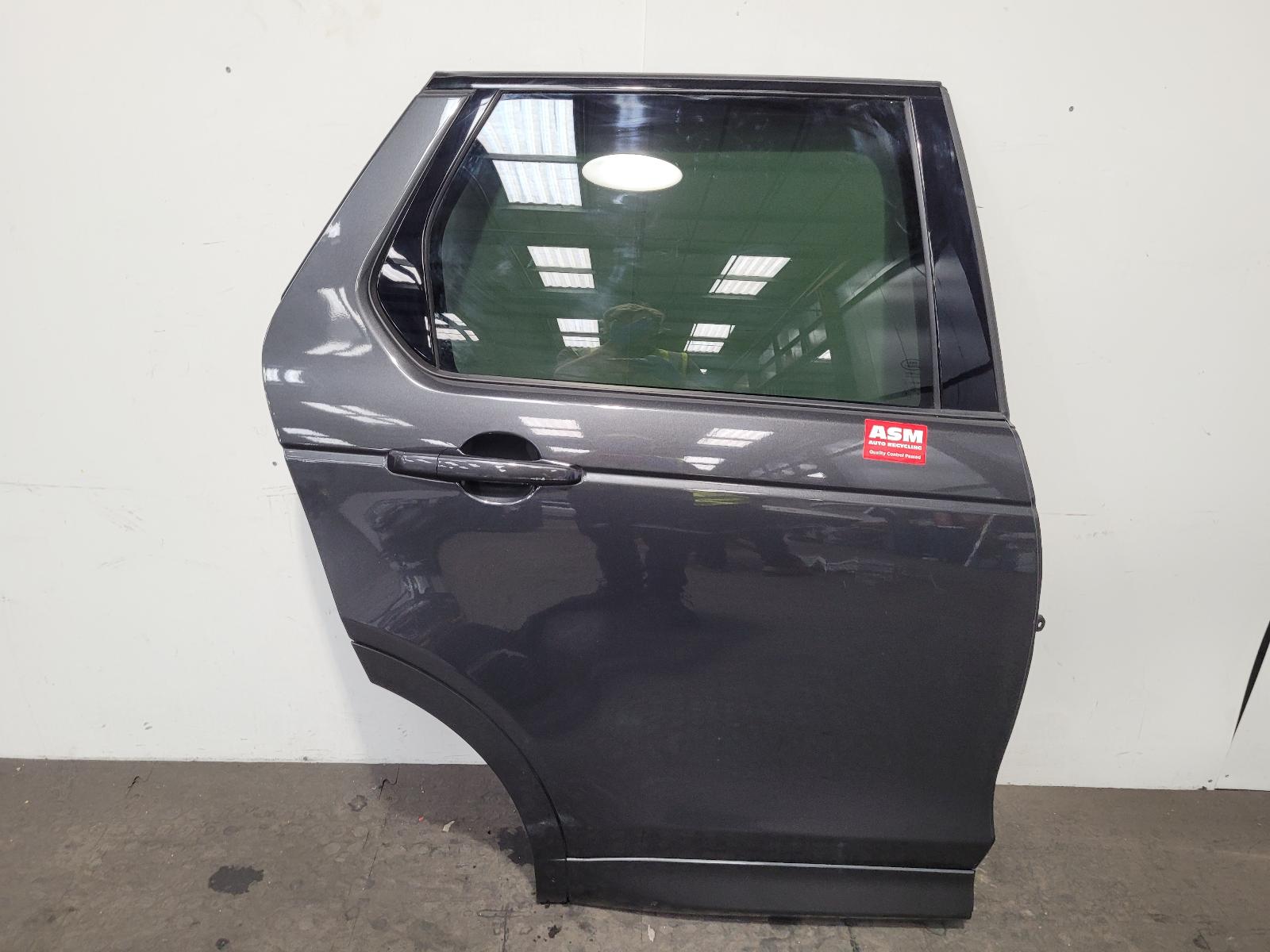 View Auto part R Rear Door Land Rover Discovery Sport 2024
