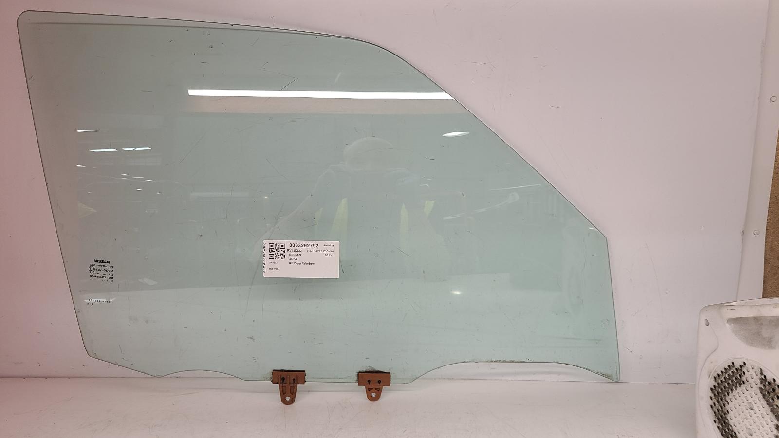 View Auto part RF Door Window Nissan Juke 2012