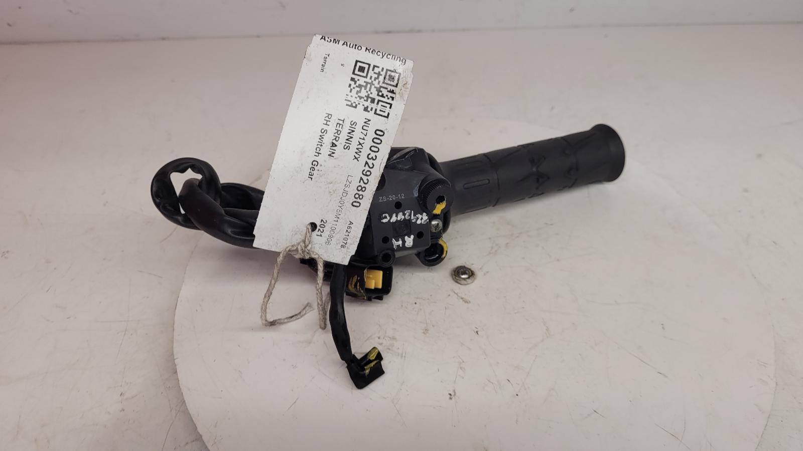 View Auto part RH Switch Gear Sinnis Terrain 2021