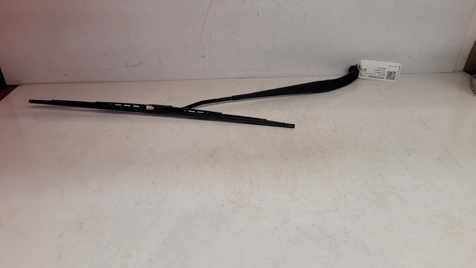 View Auto part Wiper Arm Mitsubishi Outlander 2011
