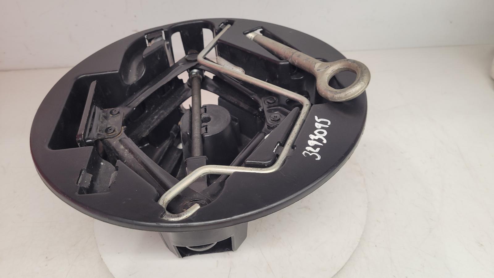 View Auto part Jack Fiat 500 2012