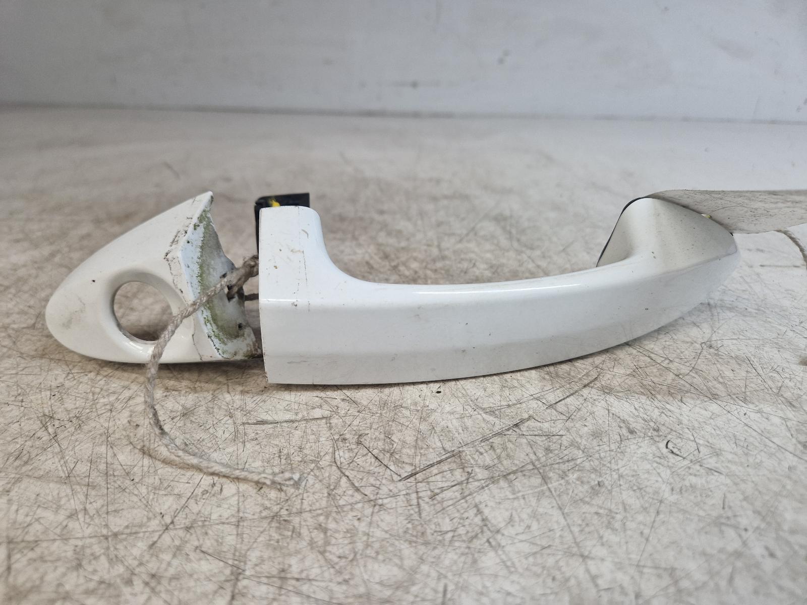 View Auto part Door Handle Ford Fiesta 2013