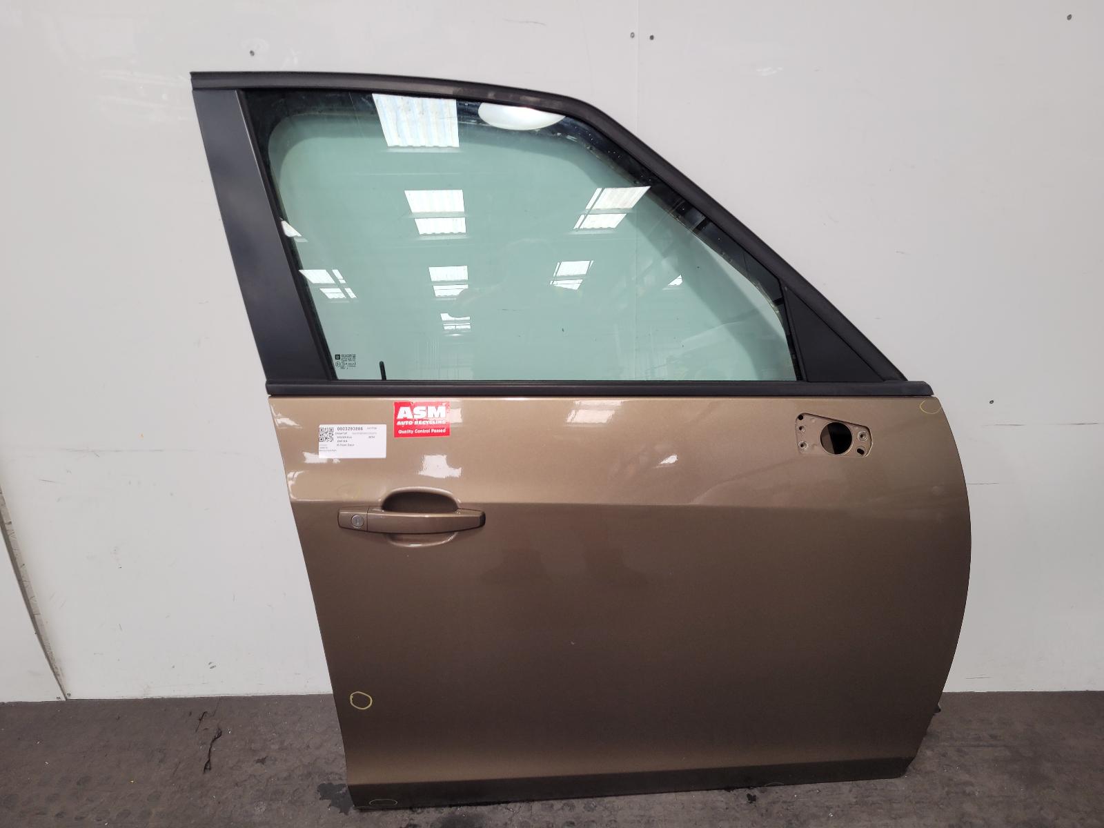 View Auto part R Front Door Vauxhall Zafira 2014