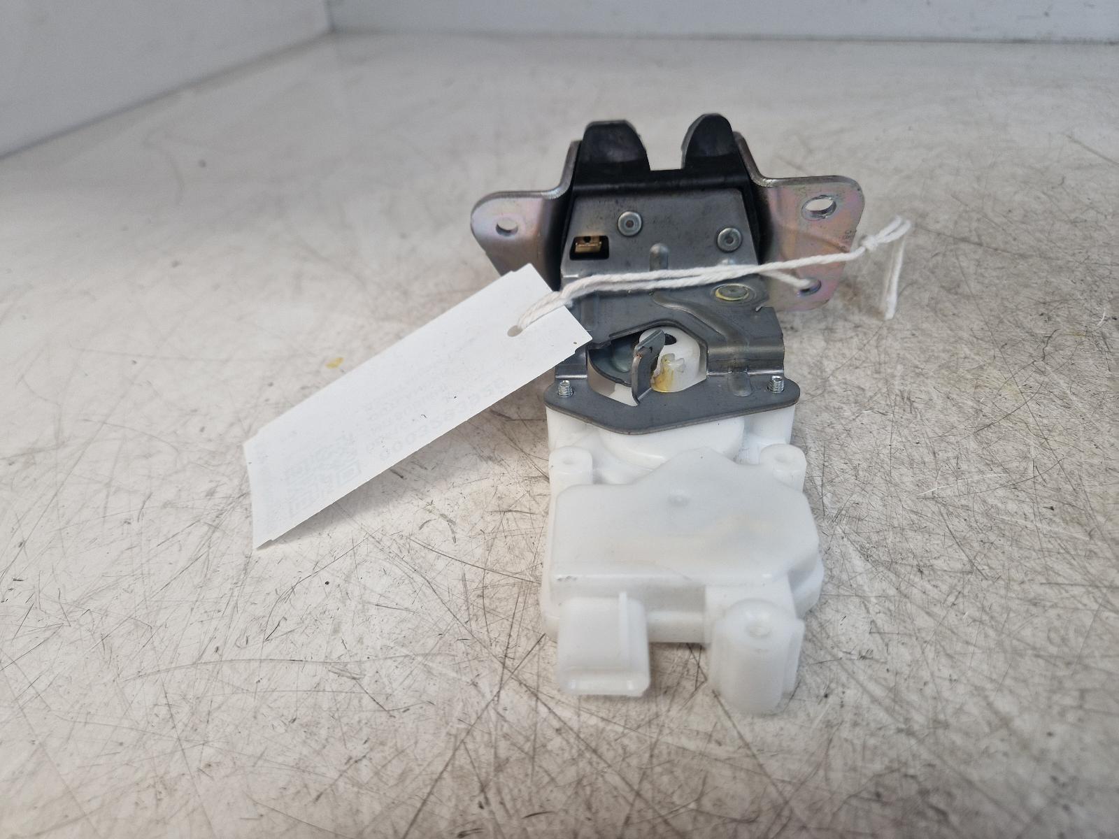 View Auto part Bootlid/Tailgate Lock Mitsubishi Outlander 2011