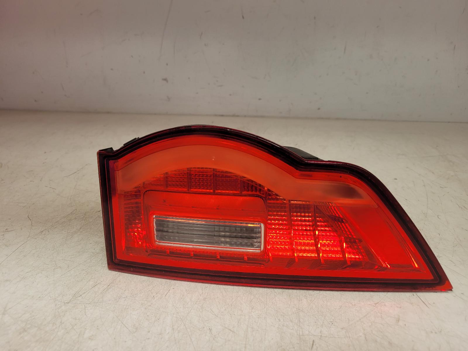View Auto part R Taillight Jaguar F-pace 2017