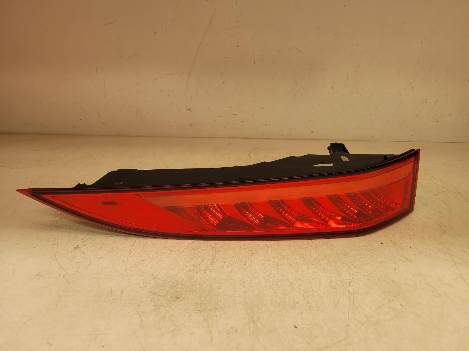 View Auto part R Taillight Jaguar F-pace 2017