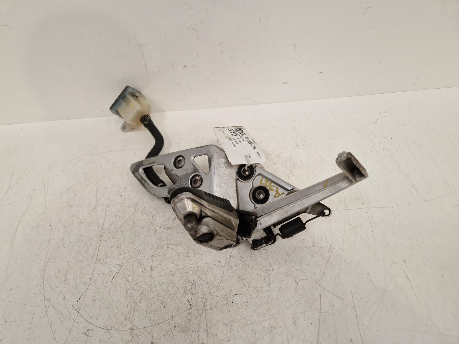 View Auto part Right Footrest Suzuki Gsf 1250 2009