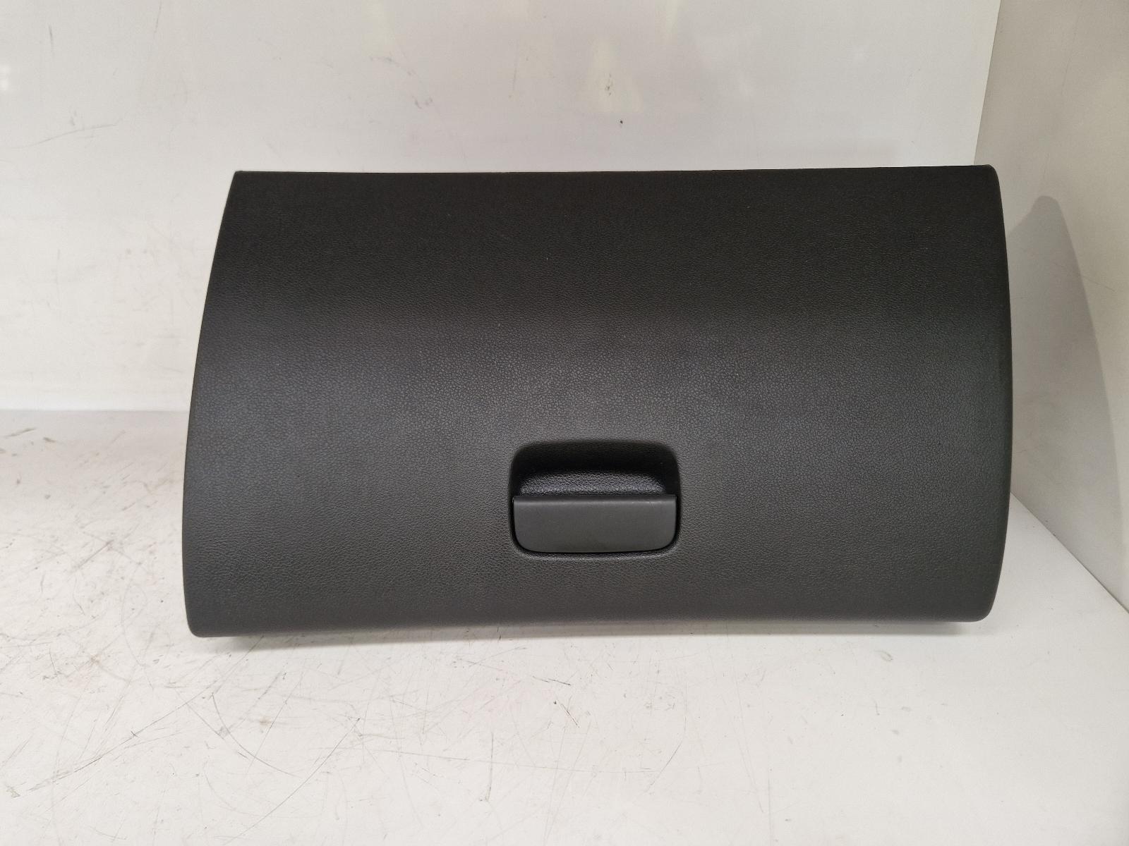 View Auto part Glove Box Peugeot 3008 2014