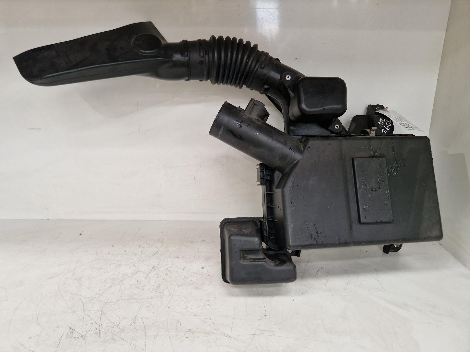 View Auto part Air Cleaner/Box Mitsubishi Outlander 2017