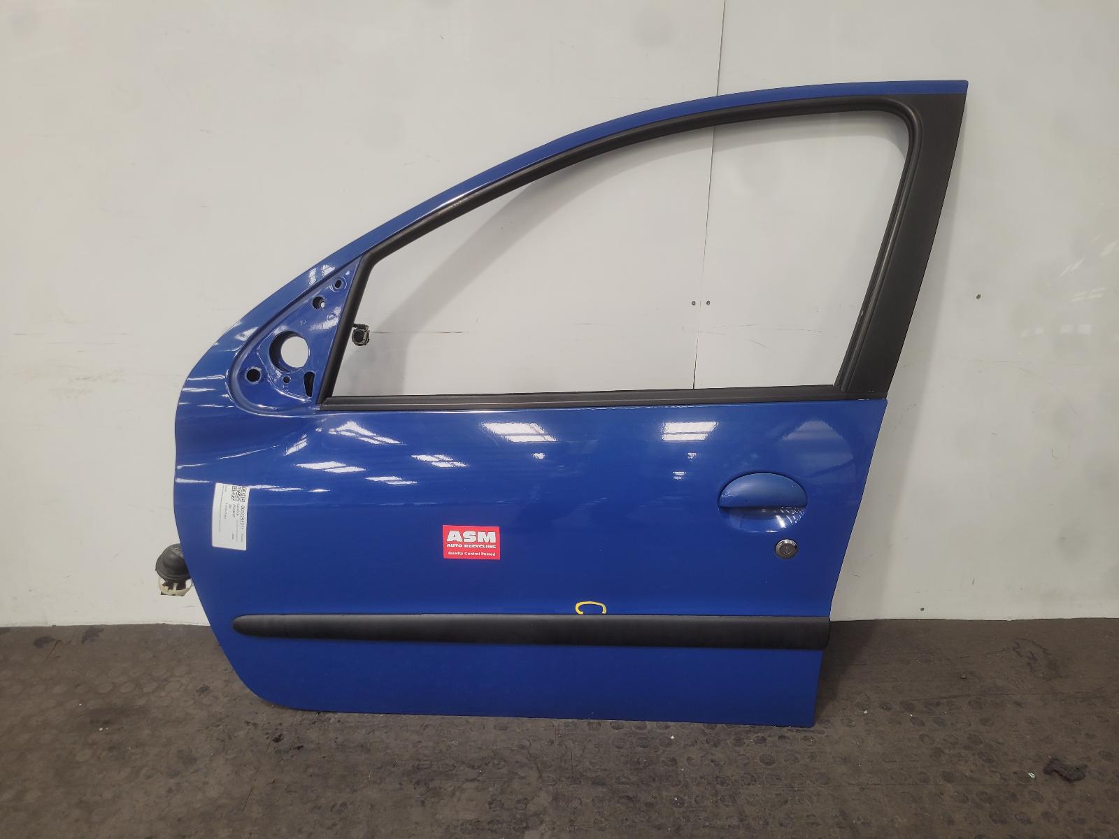 View Auto part L Front Door Peugeot 206 2002