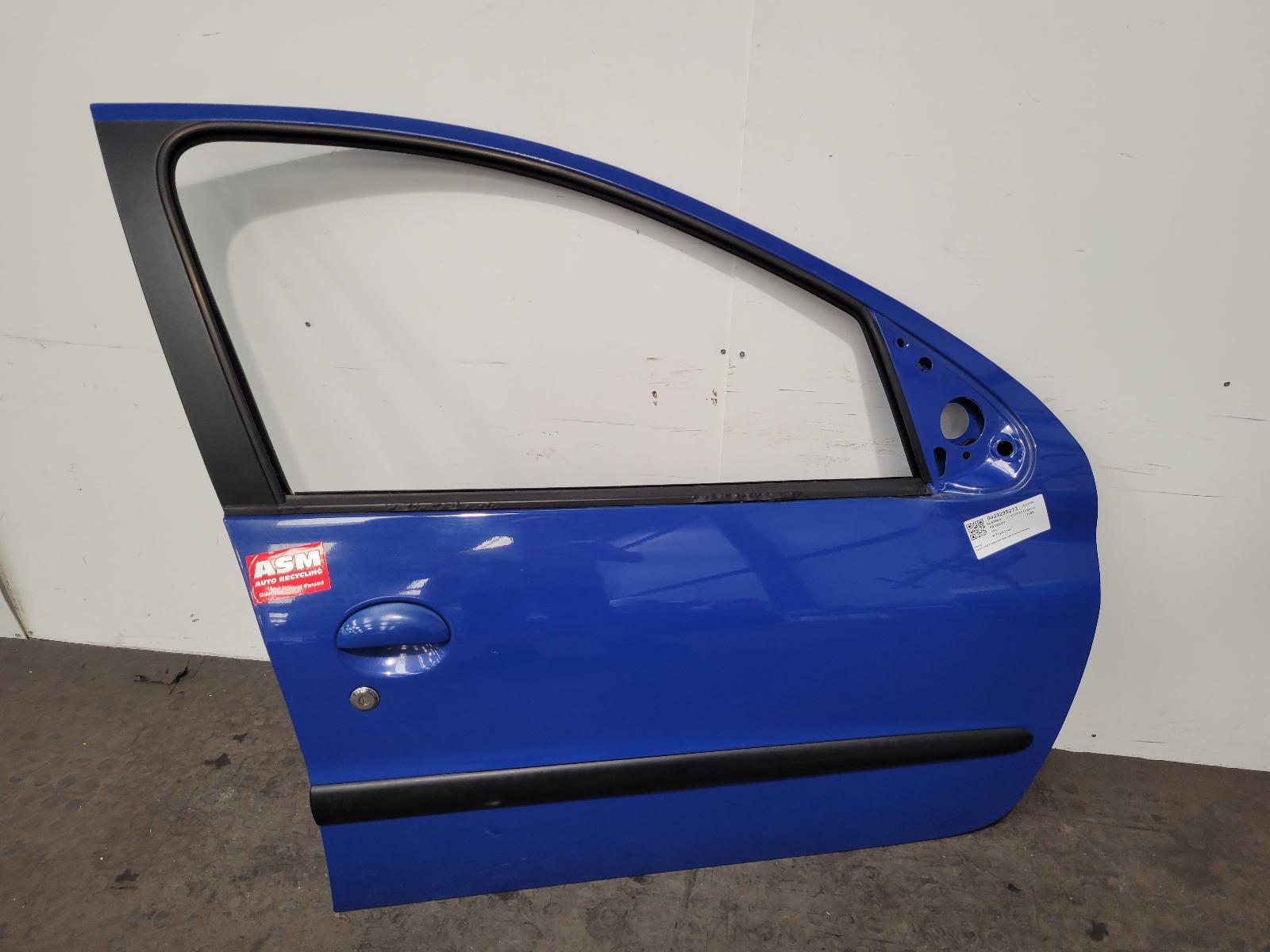 View Auto part R Front Door Peugeot 206 2002