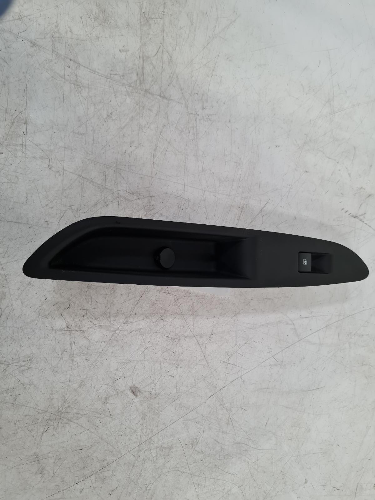 View Auto part Elect. Window Switch Vauxhall Mokka 2016