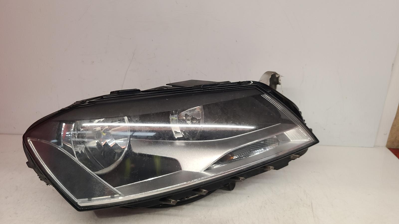 View Auto part R Headlamp Volkswagen Passat 2013