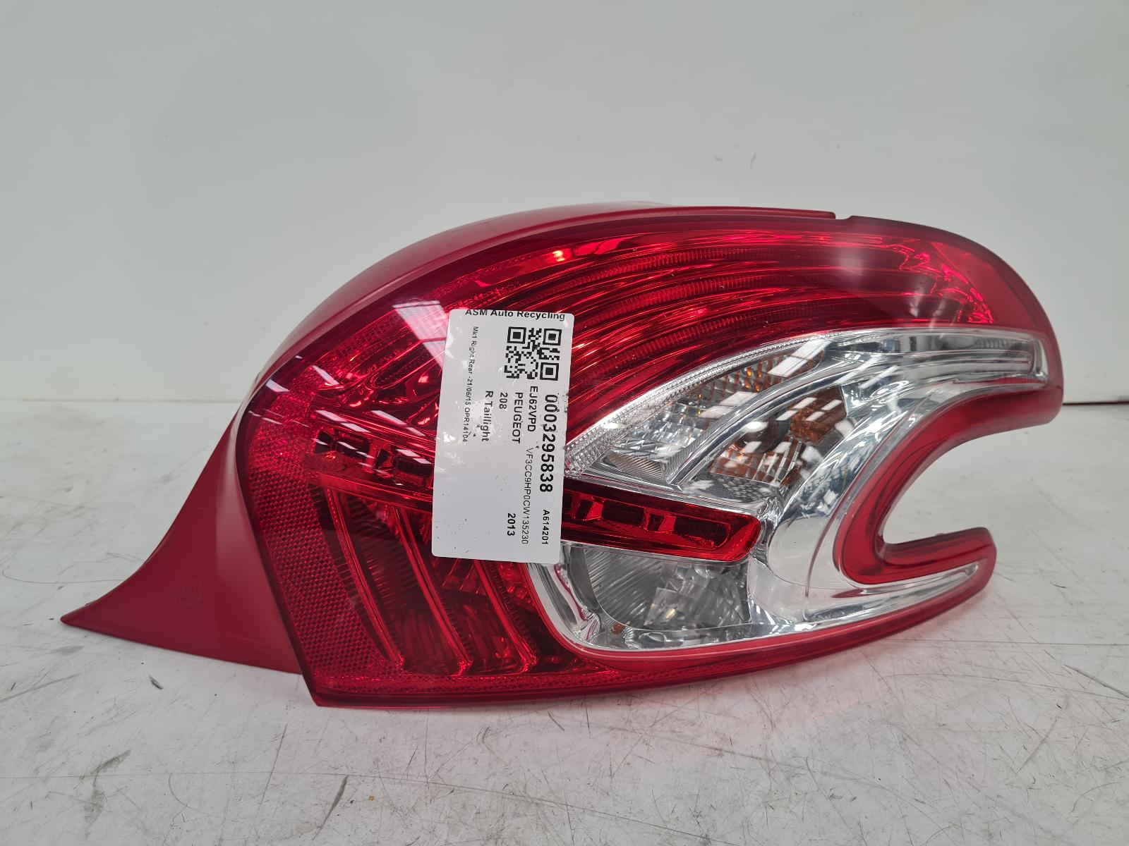 View Auto part R Taillight Peugeot 208 2013