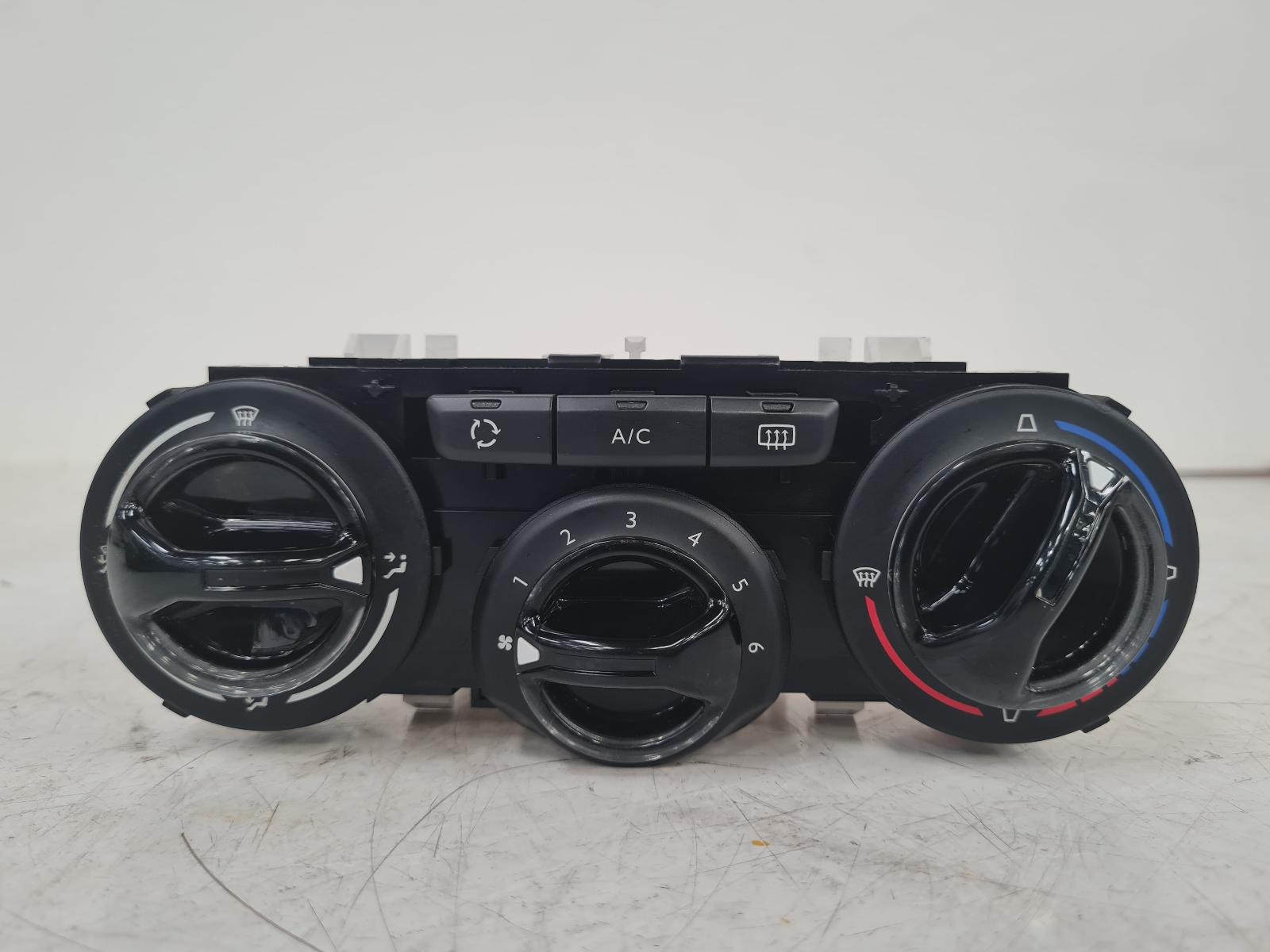 View Auto part Heater/AC Controller Peugeot 208 2013