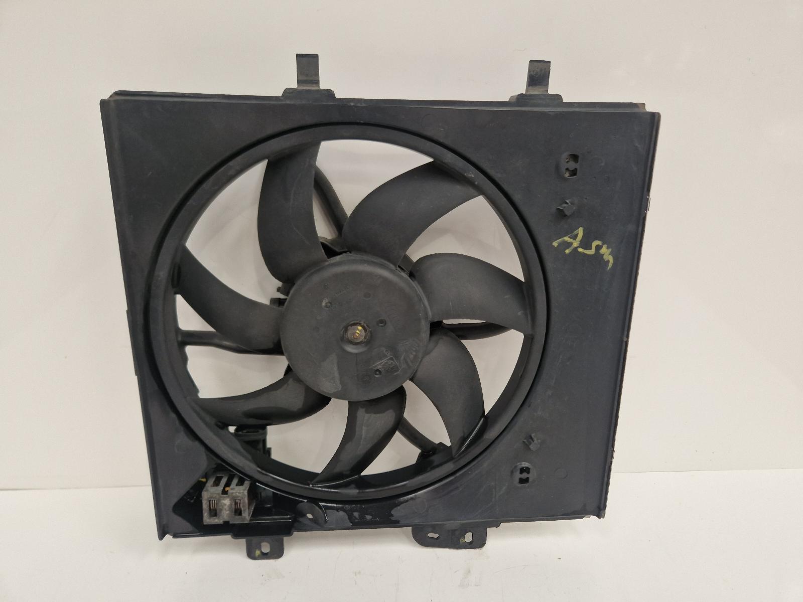 View Auto part Engine Cooling Motor Peugeot 208 2012