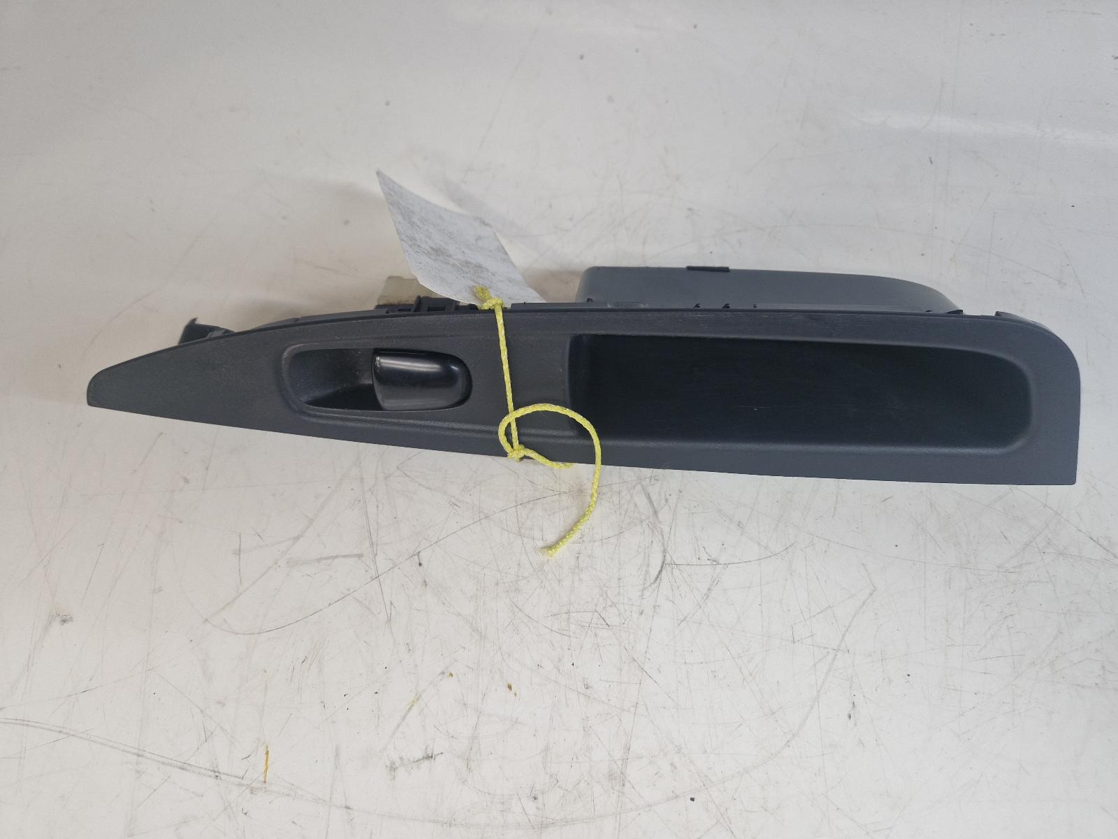 View Auto part Elect. Window Switch Nissan Qashqai 2014
