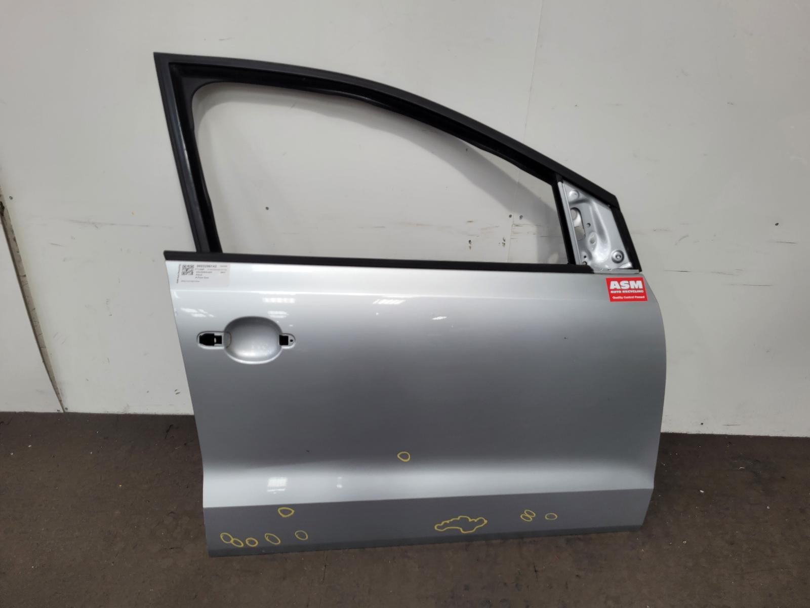 View Auto part R Front Door Volkswagen Polo 2011