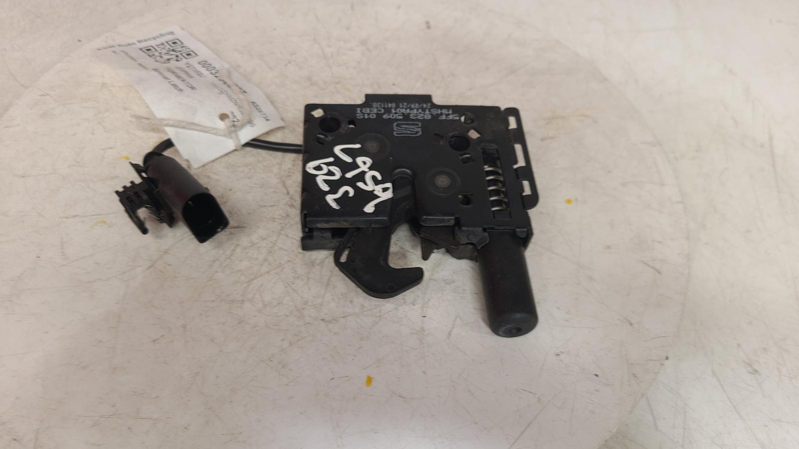 View Auto part Bonnet Latch Cupra Formentor 2021