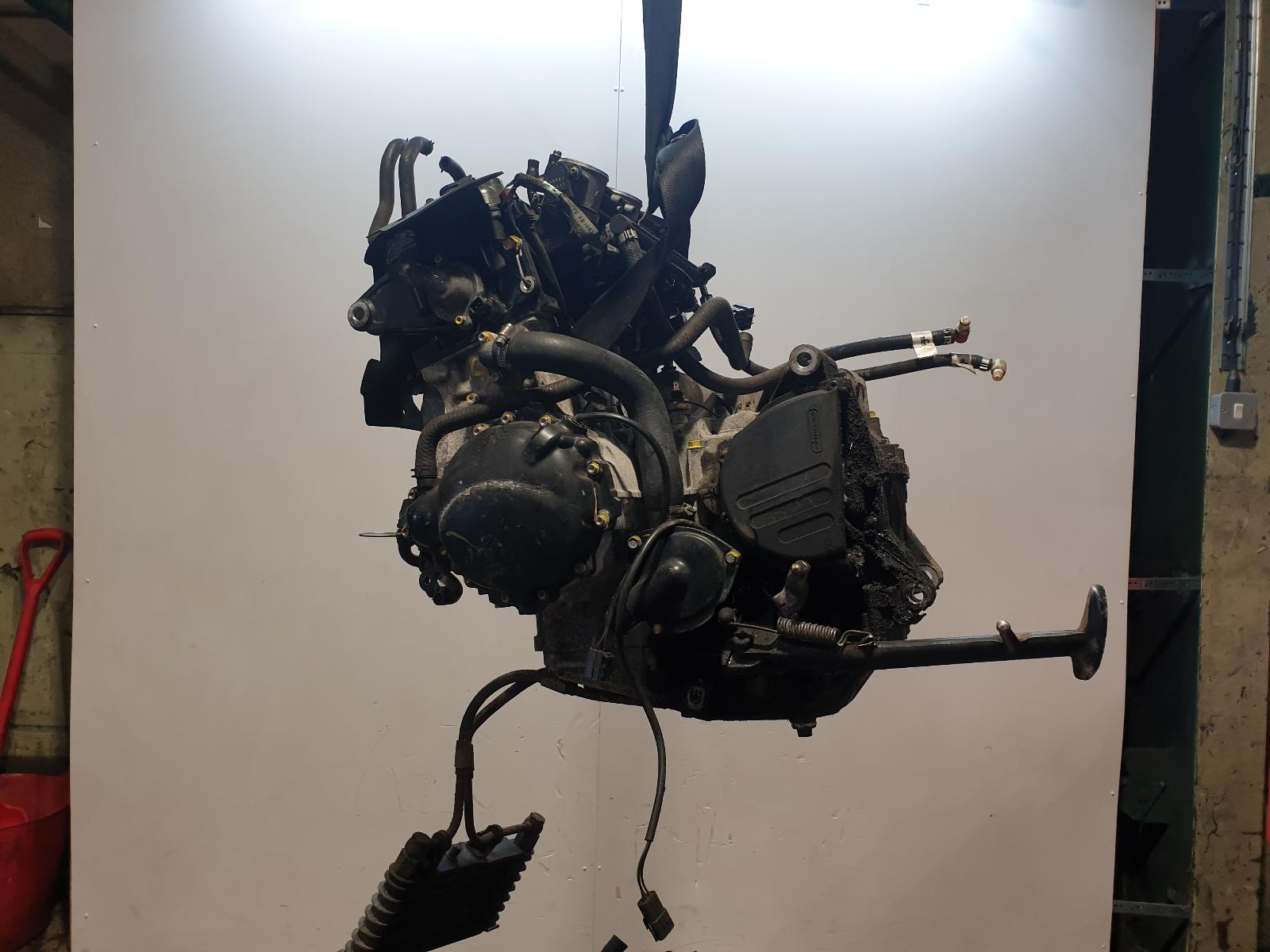 View Auto part Engine Triumph Sprint St 2004
