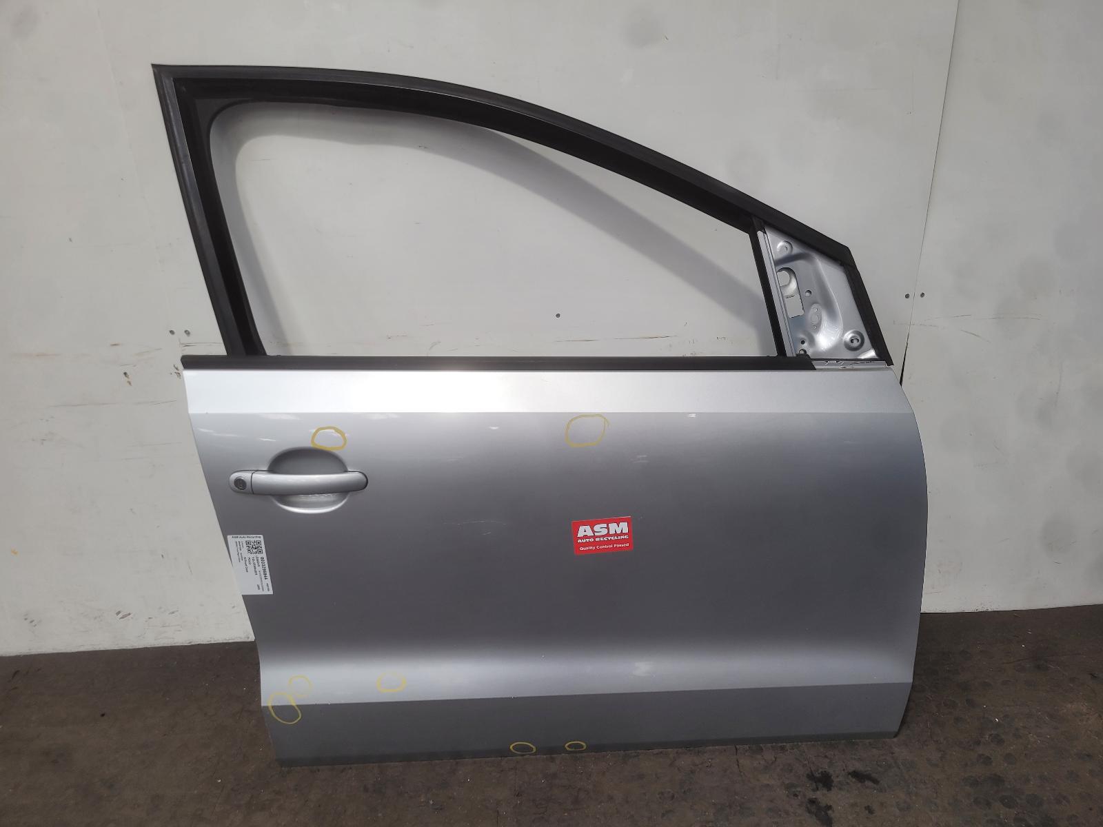 View Auto part R Front Door Volkswagen Polo 2009