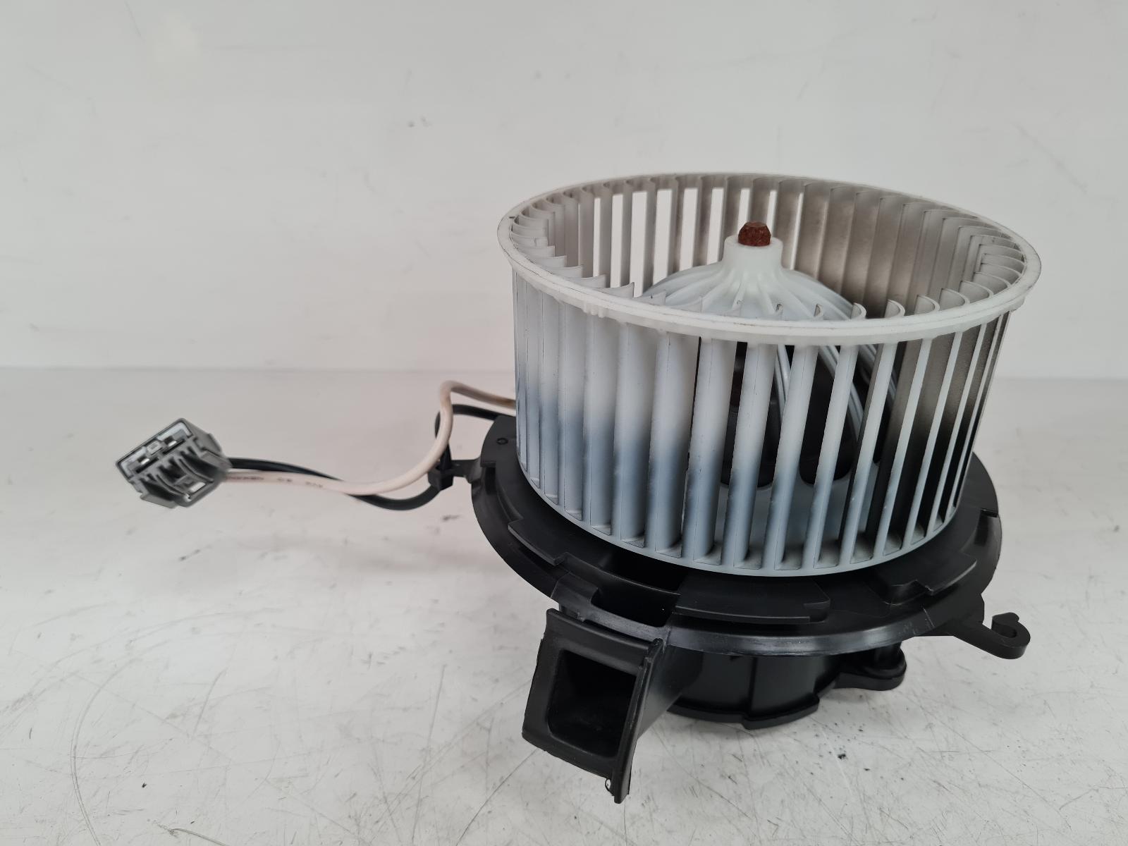 View Auto part Heater Motor/Assembly Vauxhall Zafira 2014