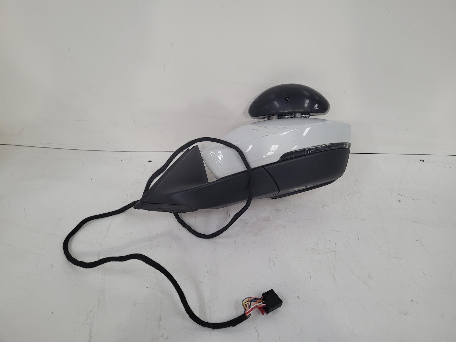 View Auto part L Door Mirror Skoda Superb 2023