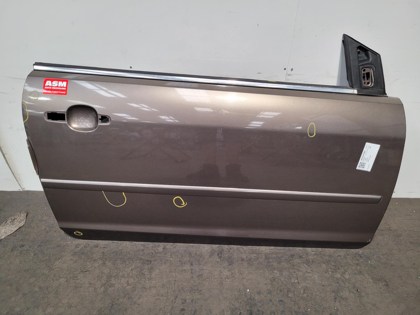 View Auto part R Front Door Ford Focus 2008