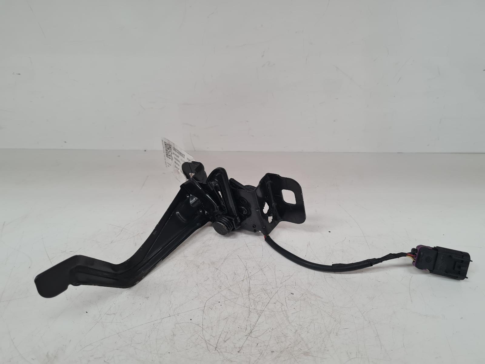 View Auto part Bonnet Latch Vauxhall Mokka 2014
