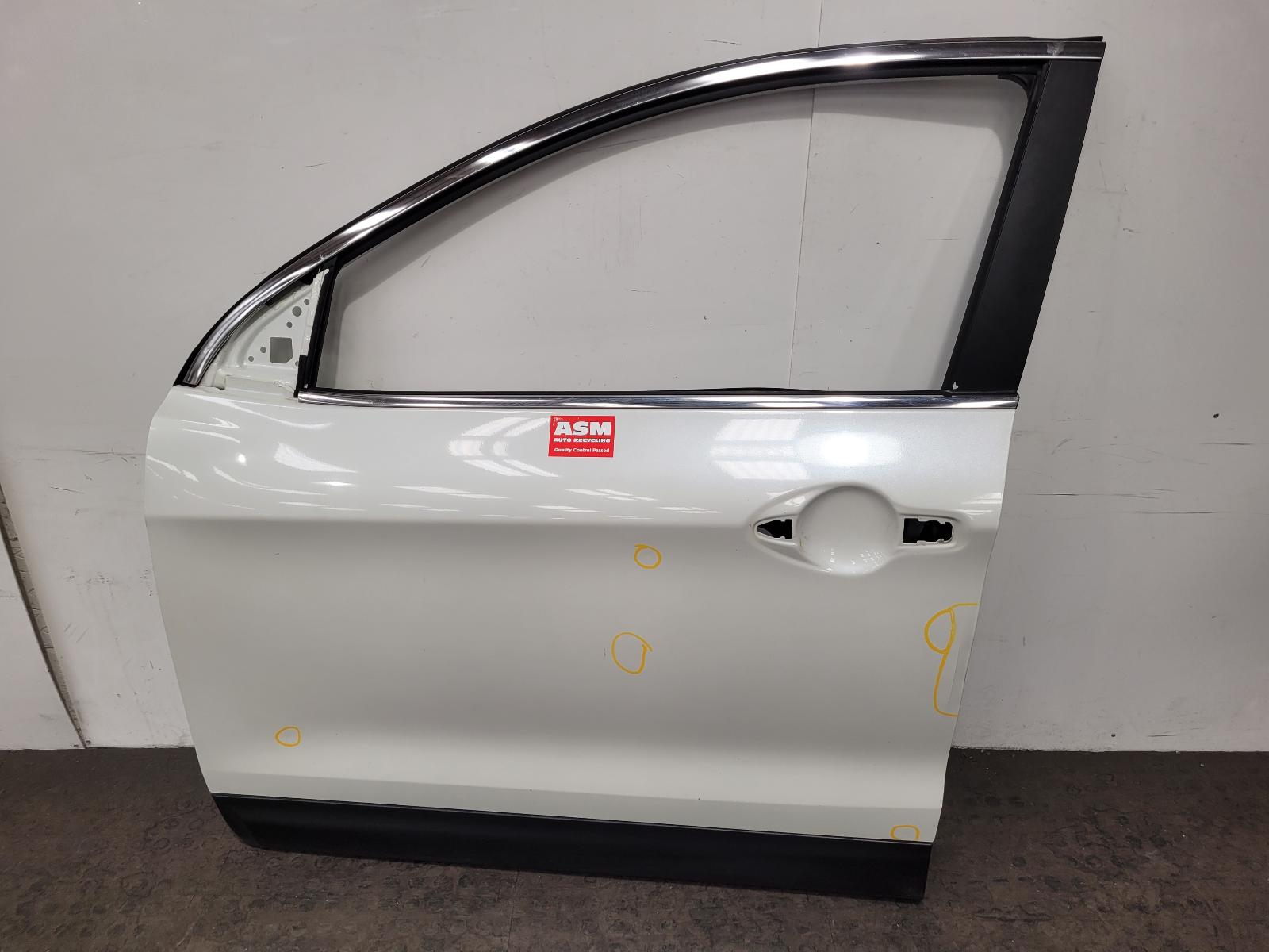 View Auto part L Front Door Nissan Qashqai 2015