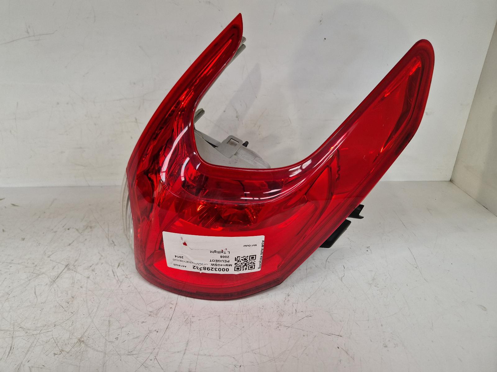 View Auto part L Taillight Peugeot 2008 2014