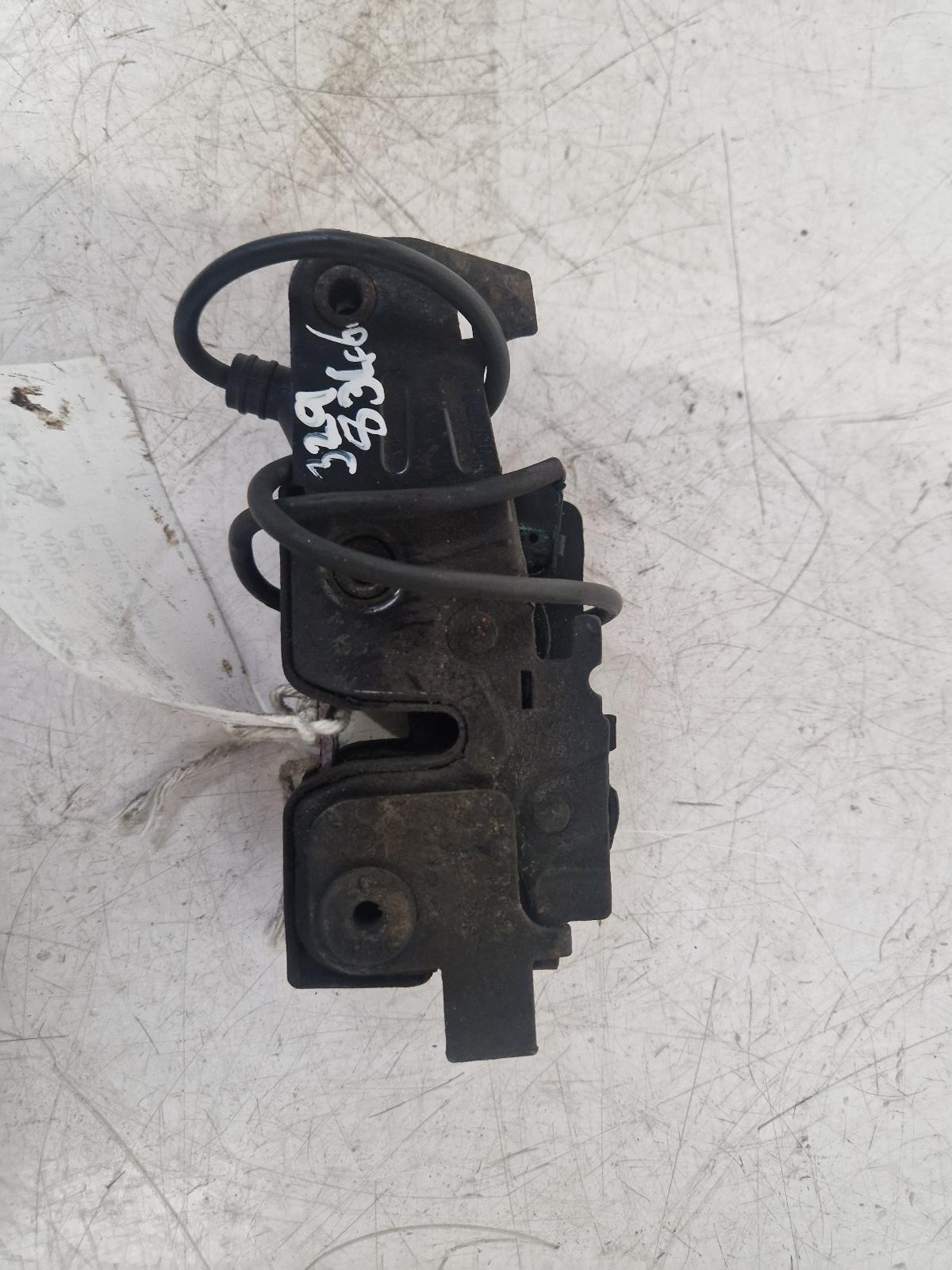 View Auto part Bonnet Latch Audi A4 2010