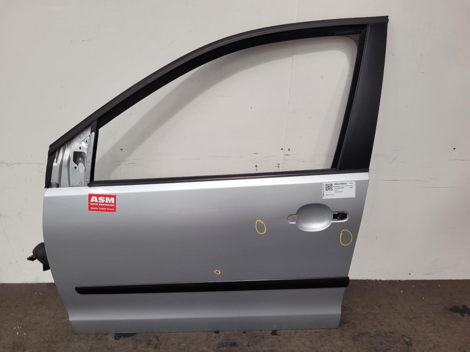 View Auto part L Front Door Volkswagen Polo 2002
