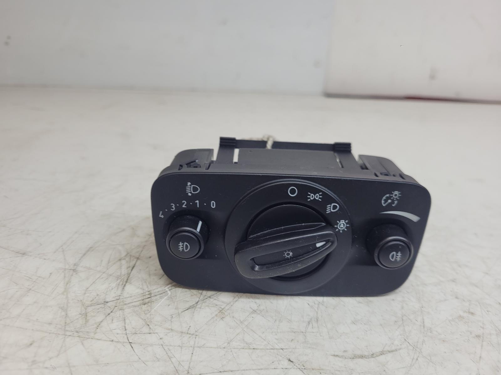 View Auto part Headlight Switch Ford Fiesta 2014