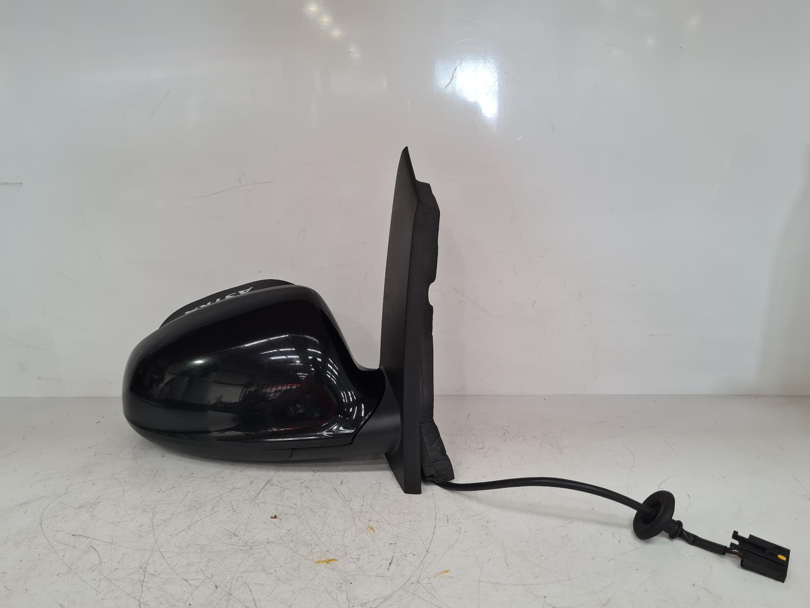 View Auto part R Door Mirror Vauxhall Astra 2010