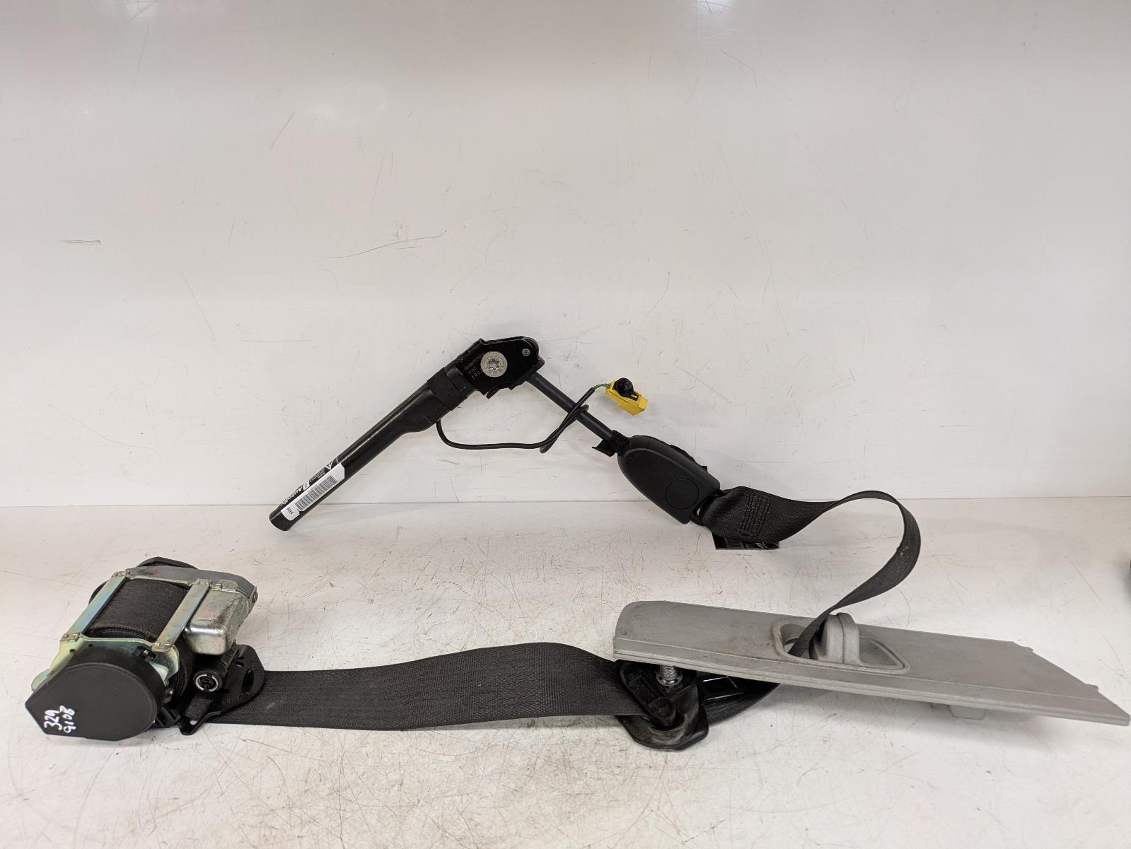 View Auto part Seat Belt Vauxhall Astra 2010