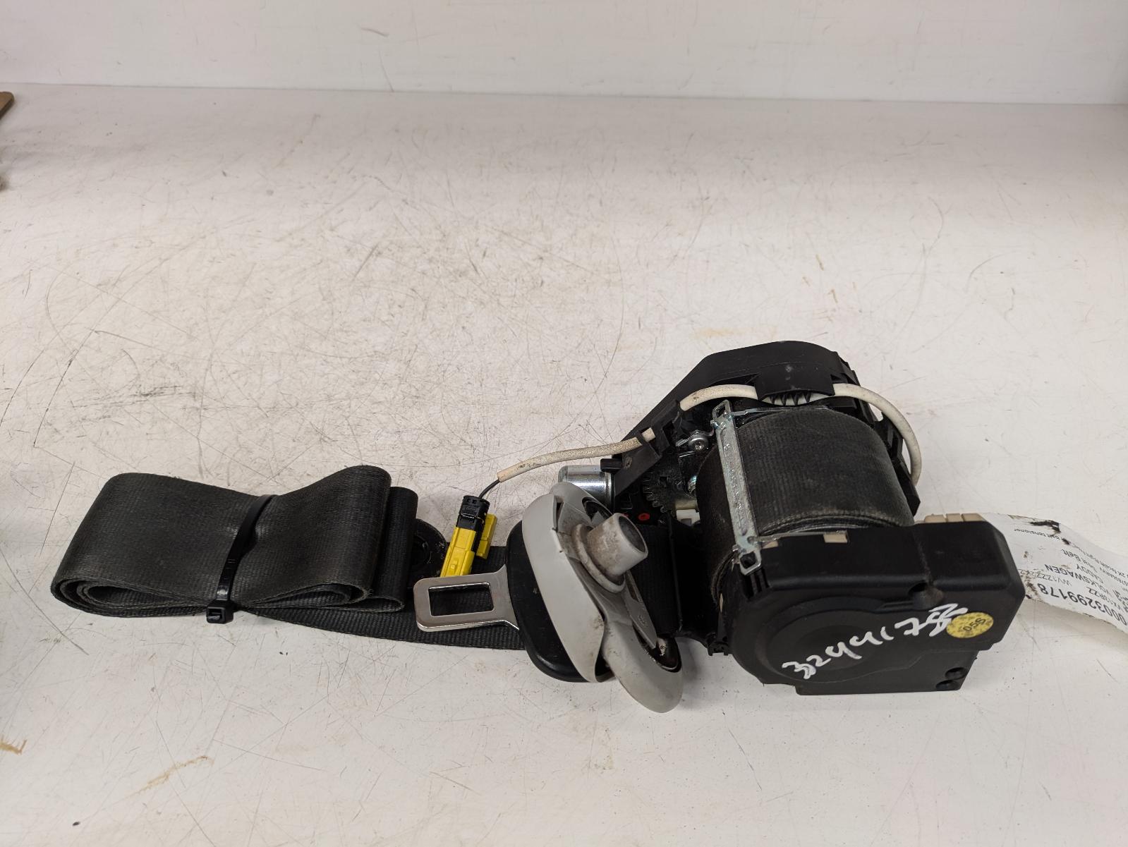 View Auto part Seat Belt Volkswagen Caddy 2013