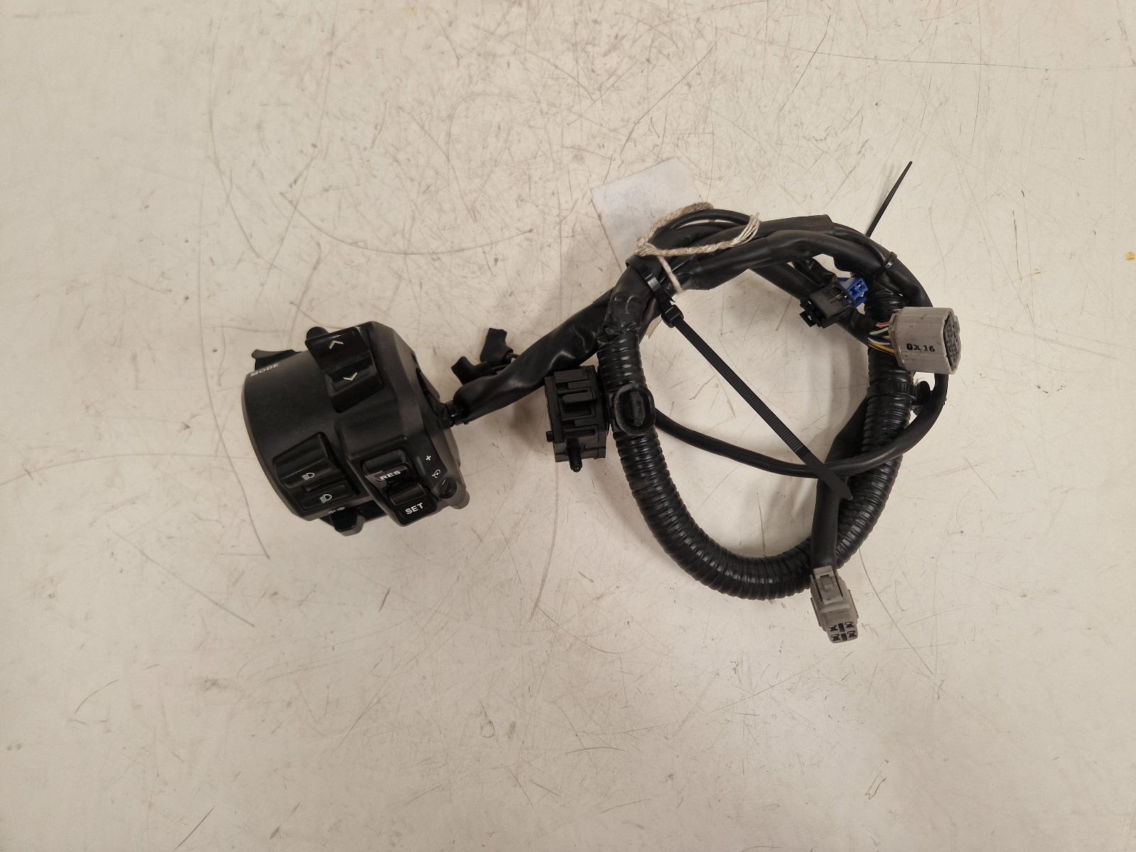 View Auto part LH Switch Gear Yamaha Mt-09 Sp 2021